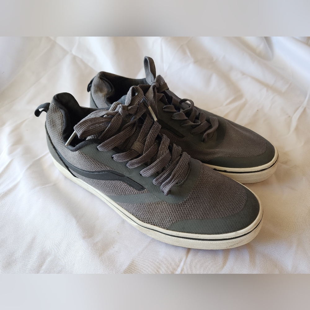 Maui and Sons skate/casual shoe